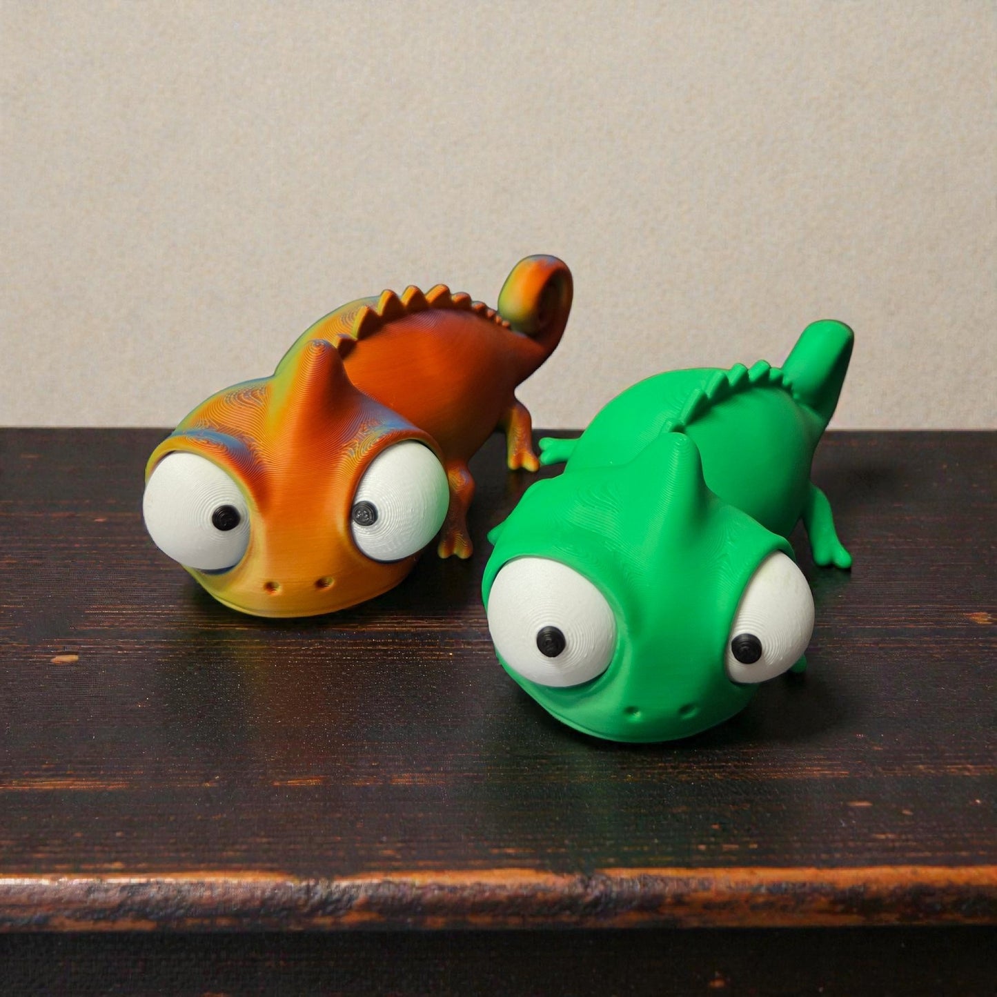 3D Printed Chameleon Figurine with Movable Eyes – 5-Inch Cute Reptile Desk Pet, Multi-Color Lizard Toy, Unique Fidget Gift