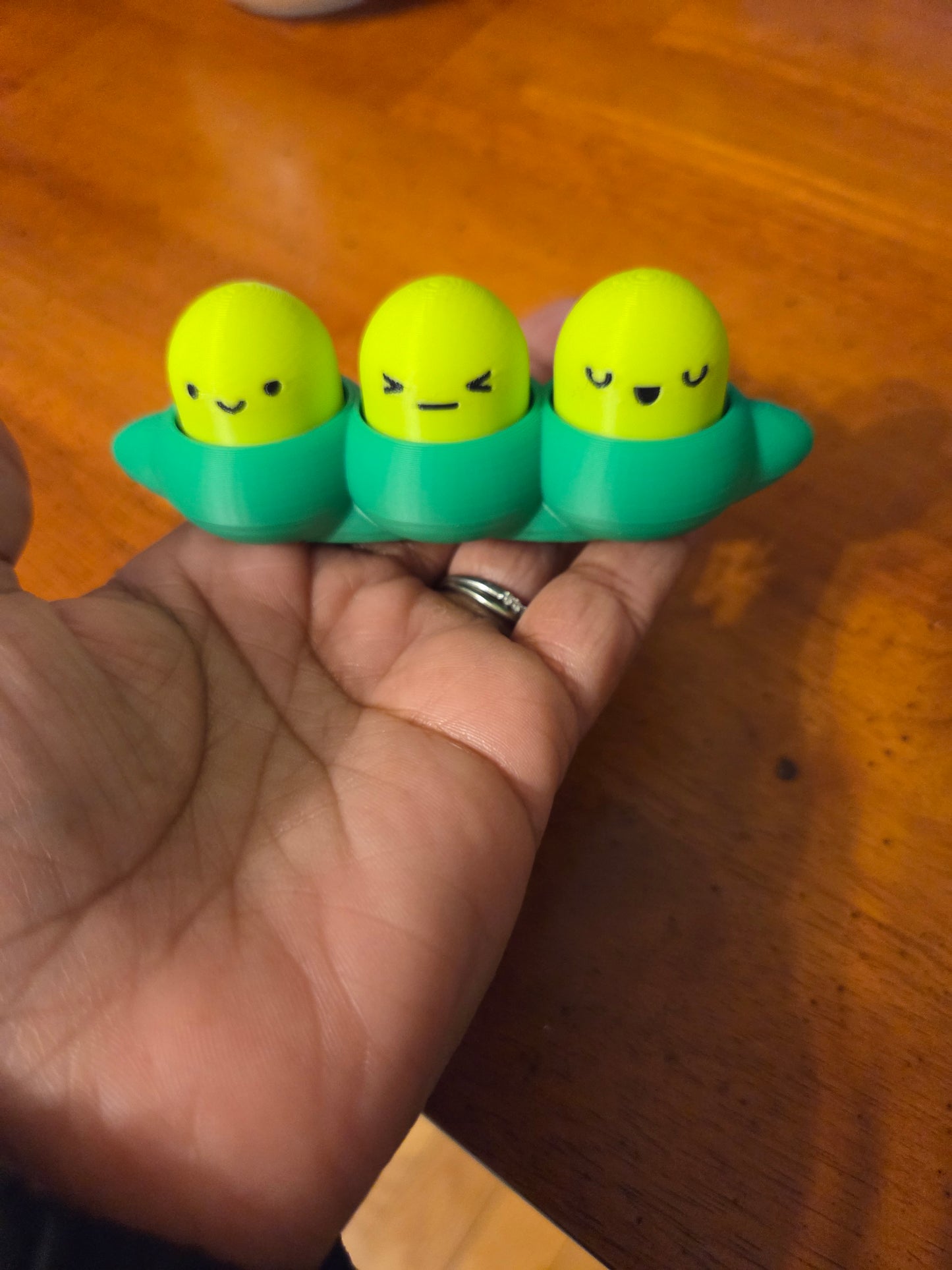 Kawaii Edamame Fidget Clicker – 3-in-1 Sensory Pop Toy & Desk Buddy